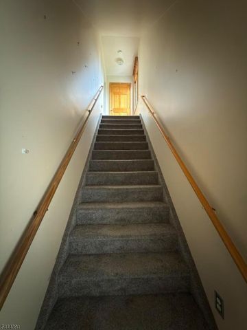 24 Beardslee Rd, Millstone Boro, NJ 08844