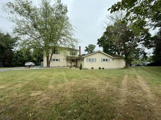 24 Beardslee Rd, Millstone Boro, NJ 08844