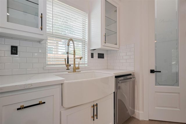 11706 Walden Road, Montgomery, TX 77356