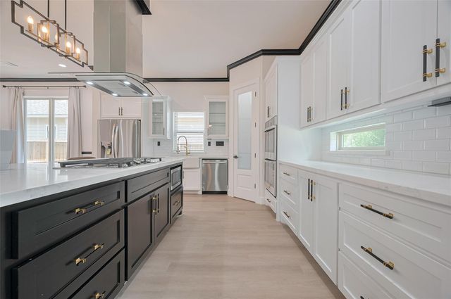 11706 Walden Road, Montgomery, TX 77356