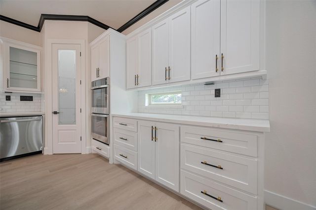 11706 Walden Road, Montgomery, TX 77356