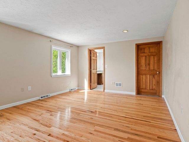 29 Bicentennial Way, Boxborough, MA 01719