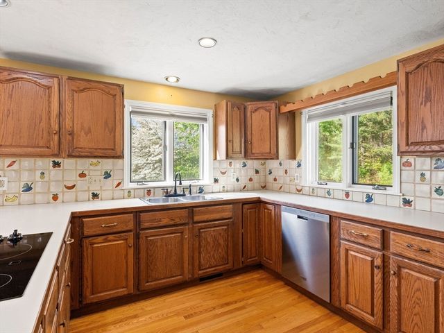 29 Bicentennial Way, Boxborough, MA 01719