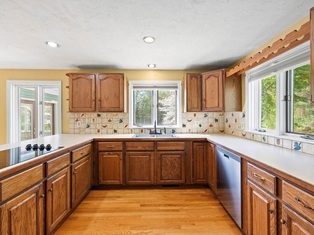 29 Bicentennial Way, Boxborough, MA 01719