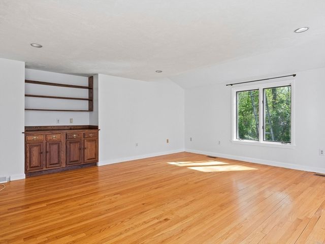 29 Bicentennial Way, Boxborough, MA 01719