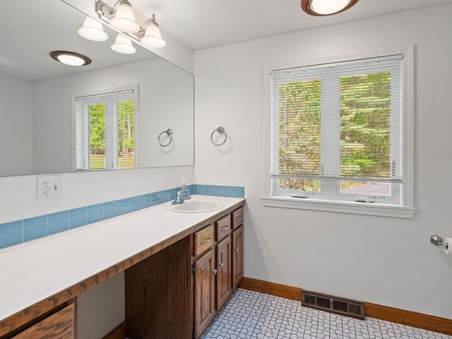 29 Bicentennial Way, Boxborough, MA 01719