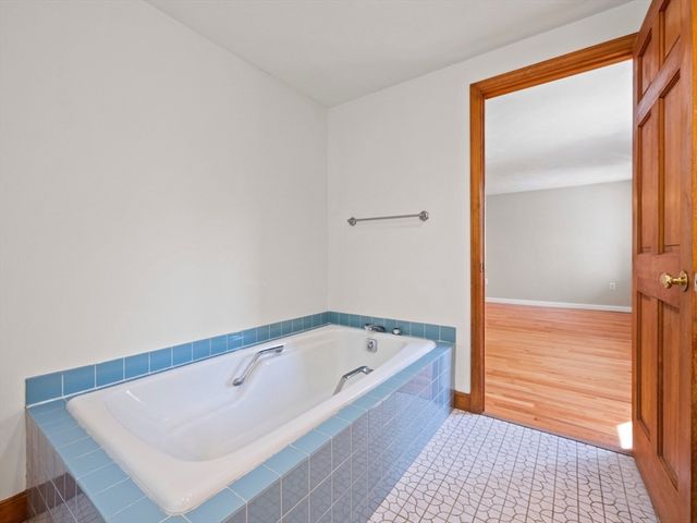 29 Bicentennial Way, Boxborough, MA 01719