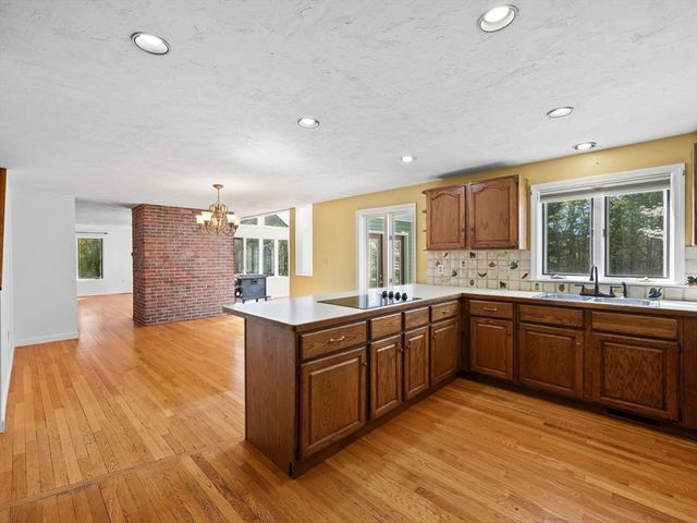 29 Bicentennial Way, Boxborough, MA 01719