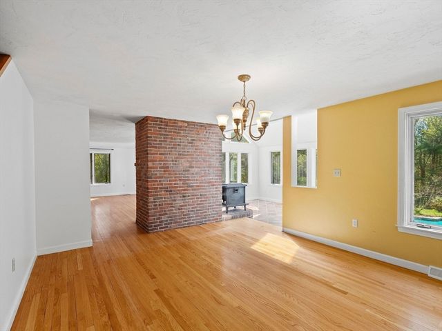 29 Bicentennial Way, Boxborough, MA 01719