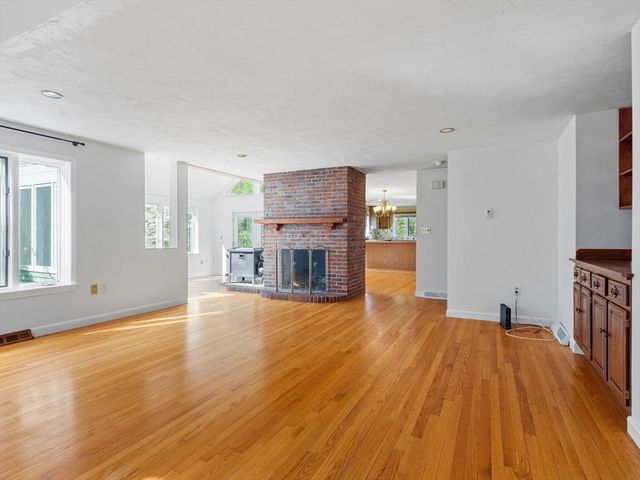 29 Bicentennial Way, Boxborough, MA 01719