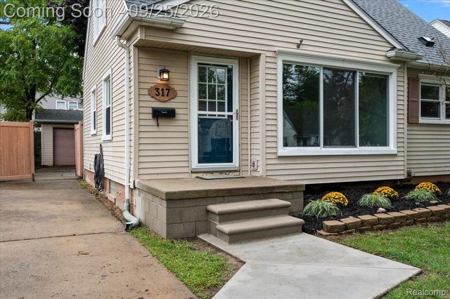 317 Walnut Avenue, Royal Oak, MI 48073