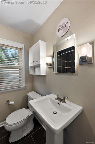 317 Walnut Avenue, Royal Oak, MI 48073