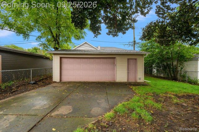 317 Walnut Avenue, Royal Oak, MI 48073