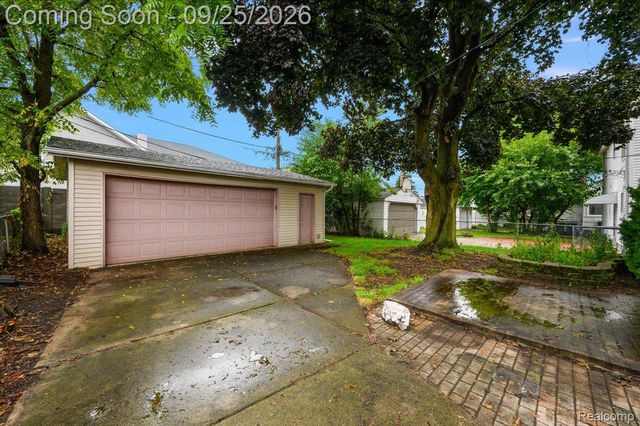 317 Walnut Avenue, Royal Oak, MI 48073