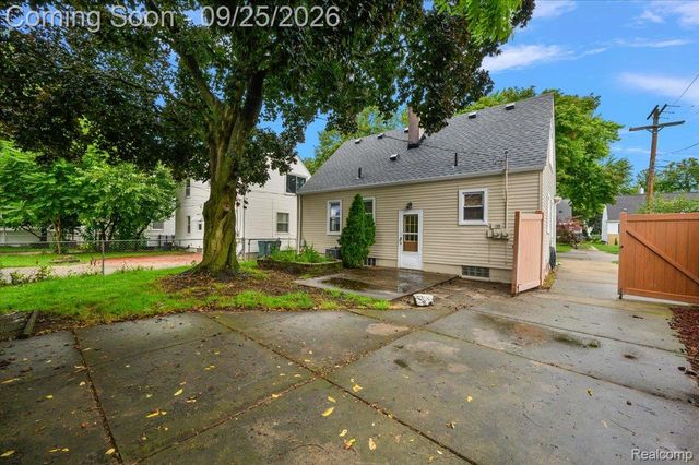 317 Walnut Avenue, Royal Oak, MI 48073