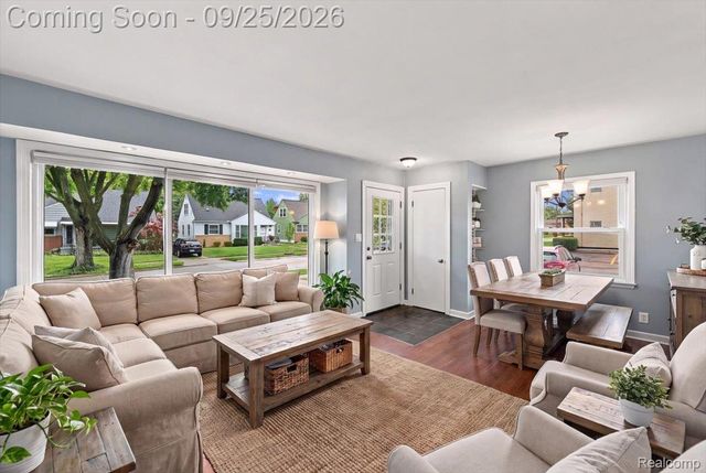 317 Walnut Avenue, Royal Oak, MI 48073