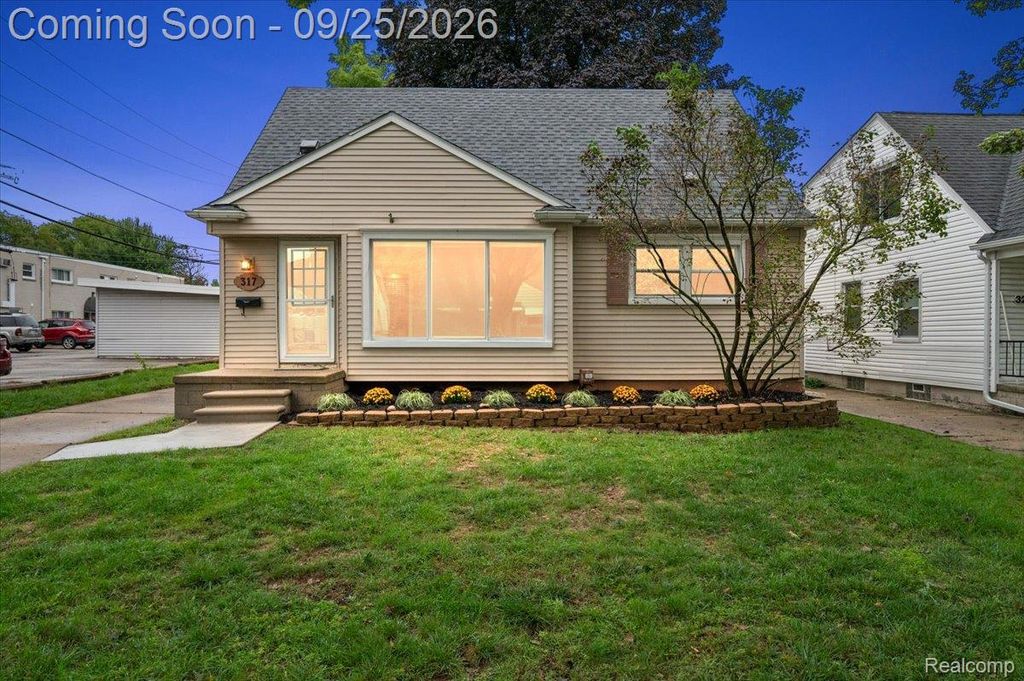 317 Walnut Avenue, Royal Oak, MI 48073