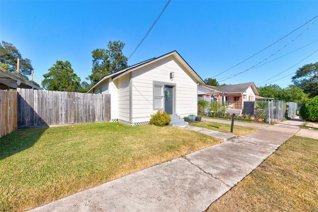 414 E Adoue Street, Baytown, TX 77520