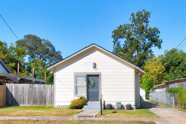 414 E Adoue Street, Baytown, TX 77520
