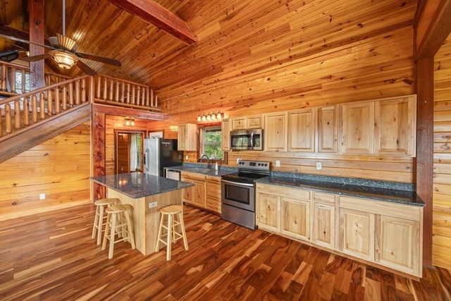 604 Hickory Ln, Hilham, TN 38568