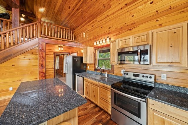 604 Hickory Ln, Hilham, TN 38568