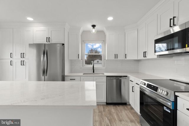 2 FARRINGTON CT, Southampton, NJ 08088