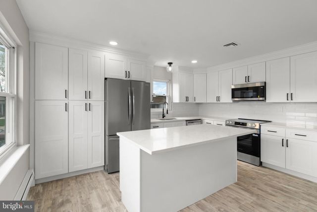 2 FARRINGTON CT, Southampton, NJ 08088