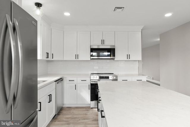 2 FARRINGTON CT, Southampton, NJ 08088