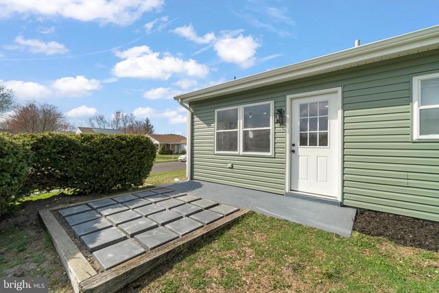 2 FARRINGTON CT, Southampton, NJ 08088