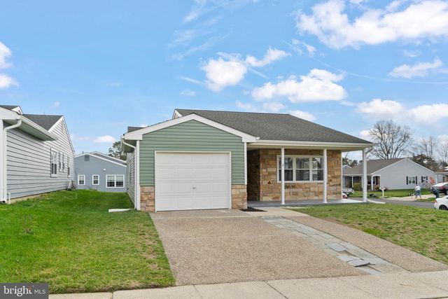 2 FARRINGTON CT, Southampton, NJ 08088
