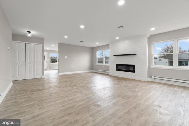 2 FARRINGTON CT, Southampton, NJ 08088
