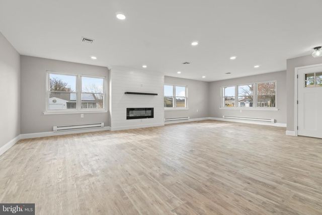 2 FARRINGTON CT, Southampton, NJ 08088