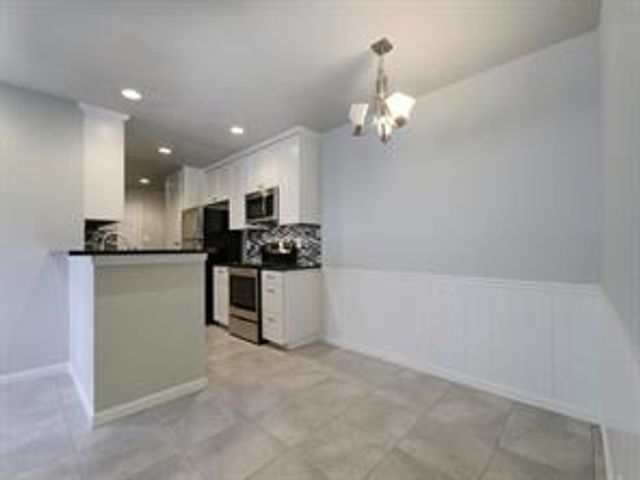 9802 Hundred Oaks CIR A, Austin, TX 78750