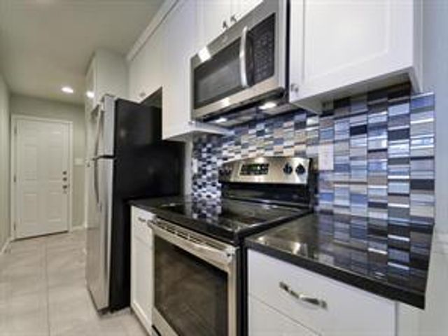 9802 Hundred Oaks CIR A, Austin, TX 78750