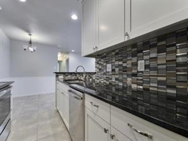 9802 Hundred Oaks CIR A, Austin, TX 78750