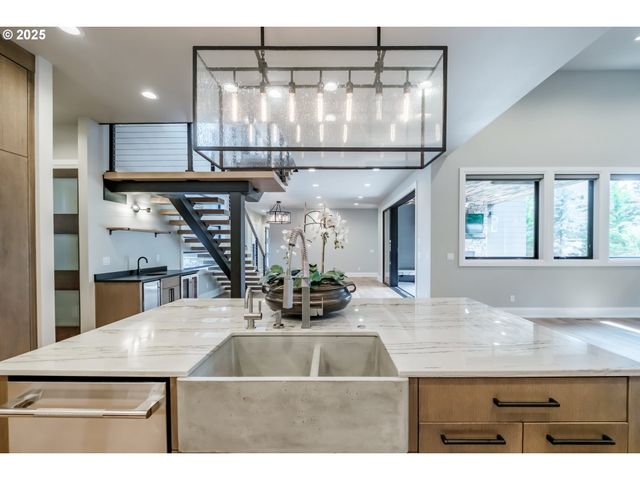 212 KURTH MEADOW Ave, Salem, OR 97306