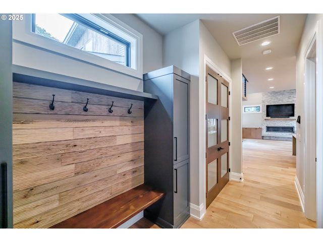 212 KURTH MEADOW Ave, Salem, OR 97306