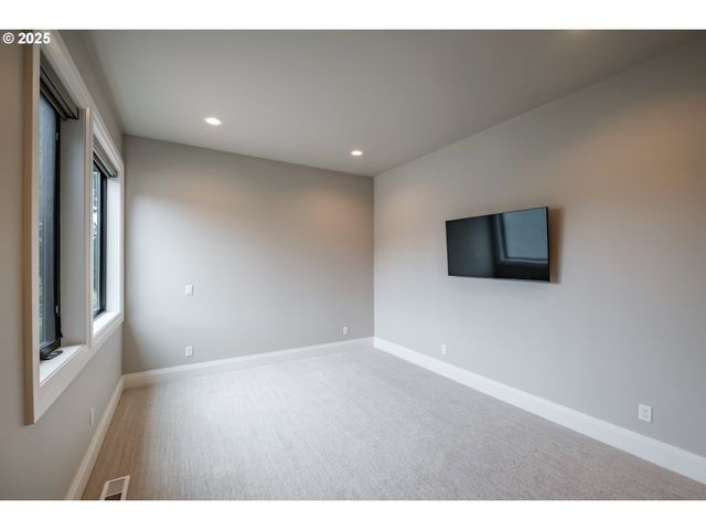 212 KURTH MEADOW Ave, Salem, OR 97306