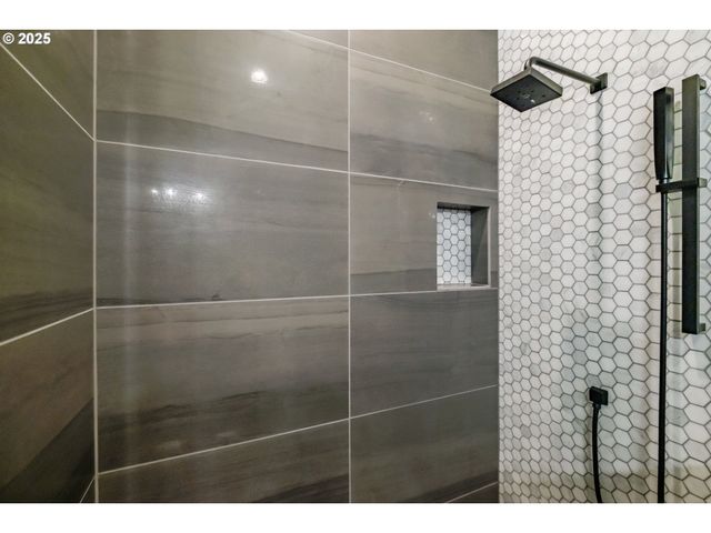 212 KURTH MEADOW Ave, Salem, OR 97306