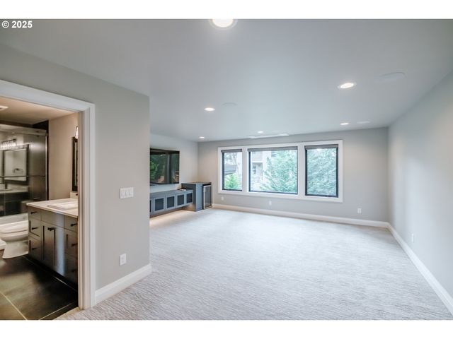 212 KURTH MEADOW Ave, Salem, OR 97306