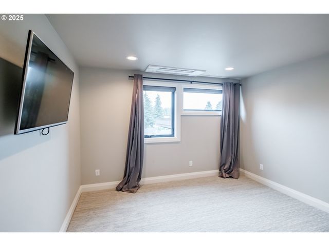 212 KURTH MEADOW Ave, Salem, OR 97306