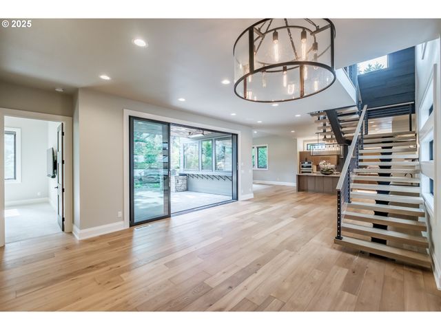 212 KURTH MEADOW Ave, Salem, OR 97306