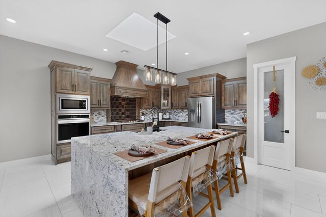 412 5th Street NE, Rio Rancho, NM 87124
