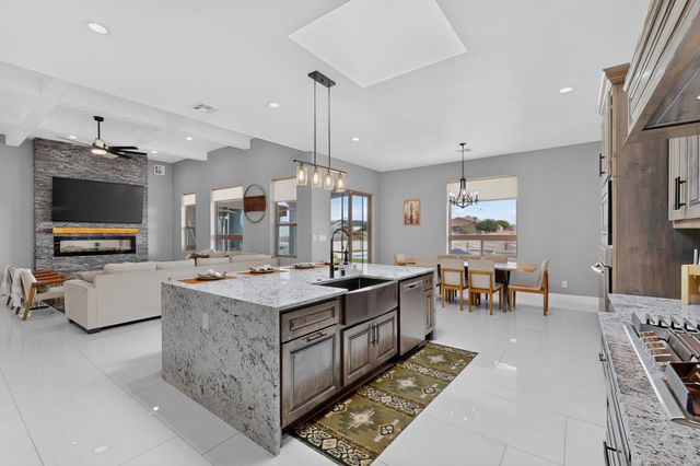 412 5th Street NE, Rio Rancho, NM 87124