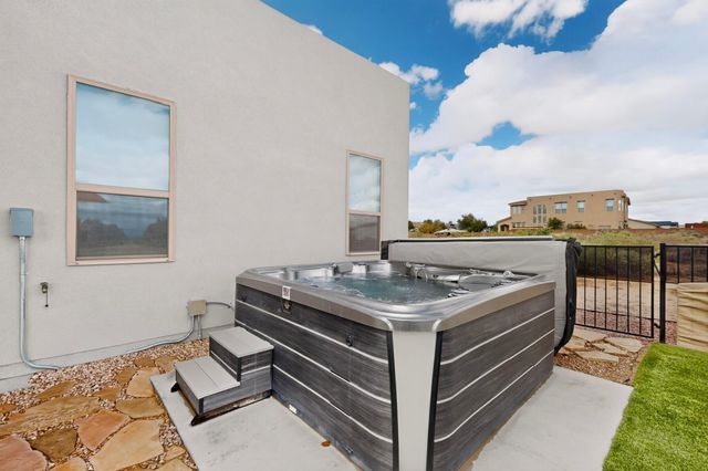 412 5th Street NE, Rio Rancho, NM 87124