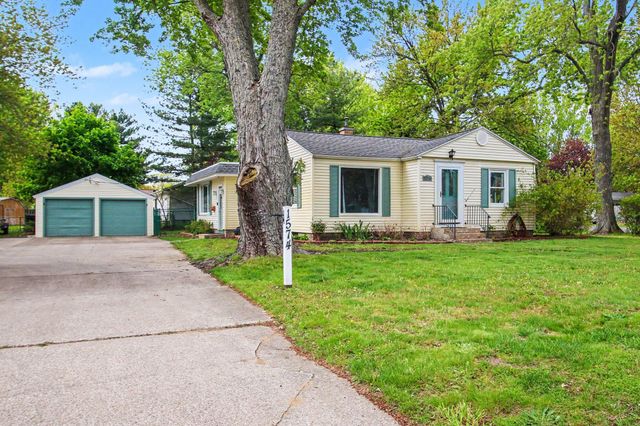 1574 Ottawa Beach Road, Holland, MI 49424