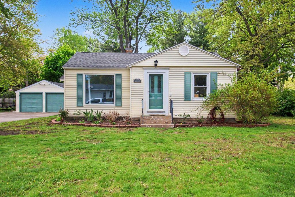 1574 Ottawa Beach Road, Holland, MI 49424