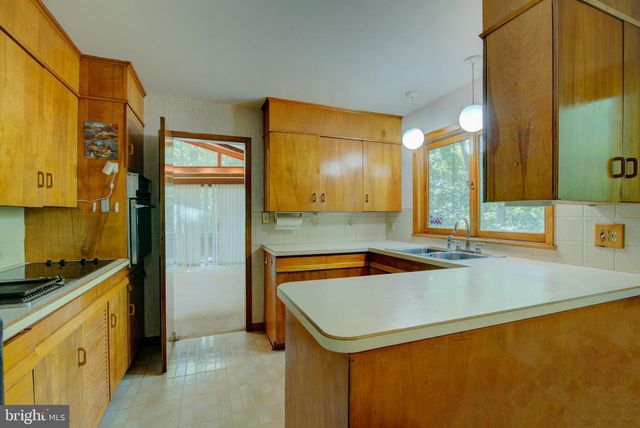 6144 SAINT PAULS RD, King George, VA 22485