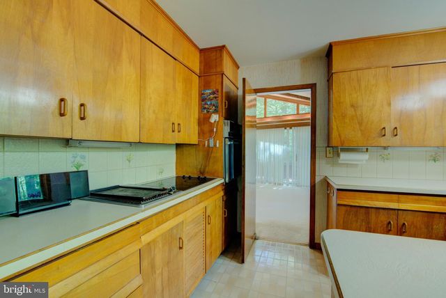6144 SAINT PAULS RD, King George, VA 22485