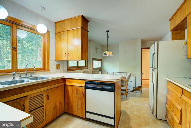 6144 SAINT PAULS RD, King George, VA 22485